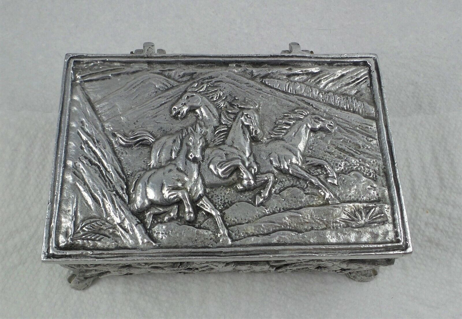 Vintage Arthur Court Hinged Metal Box With Horses 1990