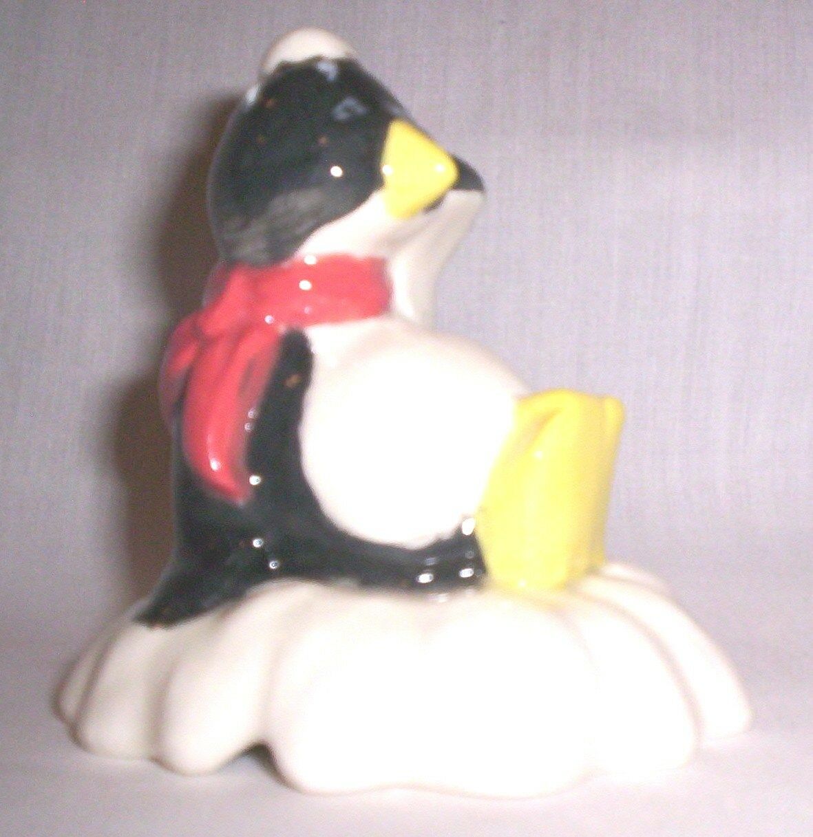 Penguin C117 80.324.3 Ceramic 'ouch" Snowball Crowned Pie Vent
